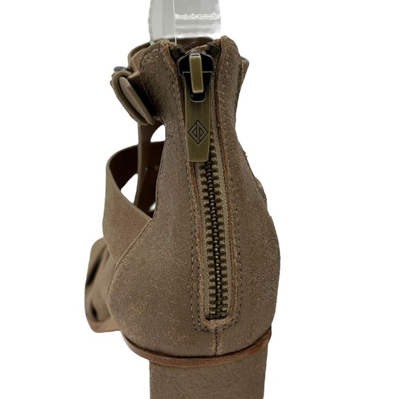 Donald Pliner Izzy Metallic Caged High Heel Sandal Women's Size: 7.5 - Picture 7 of 12